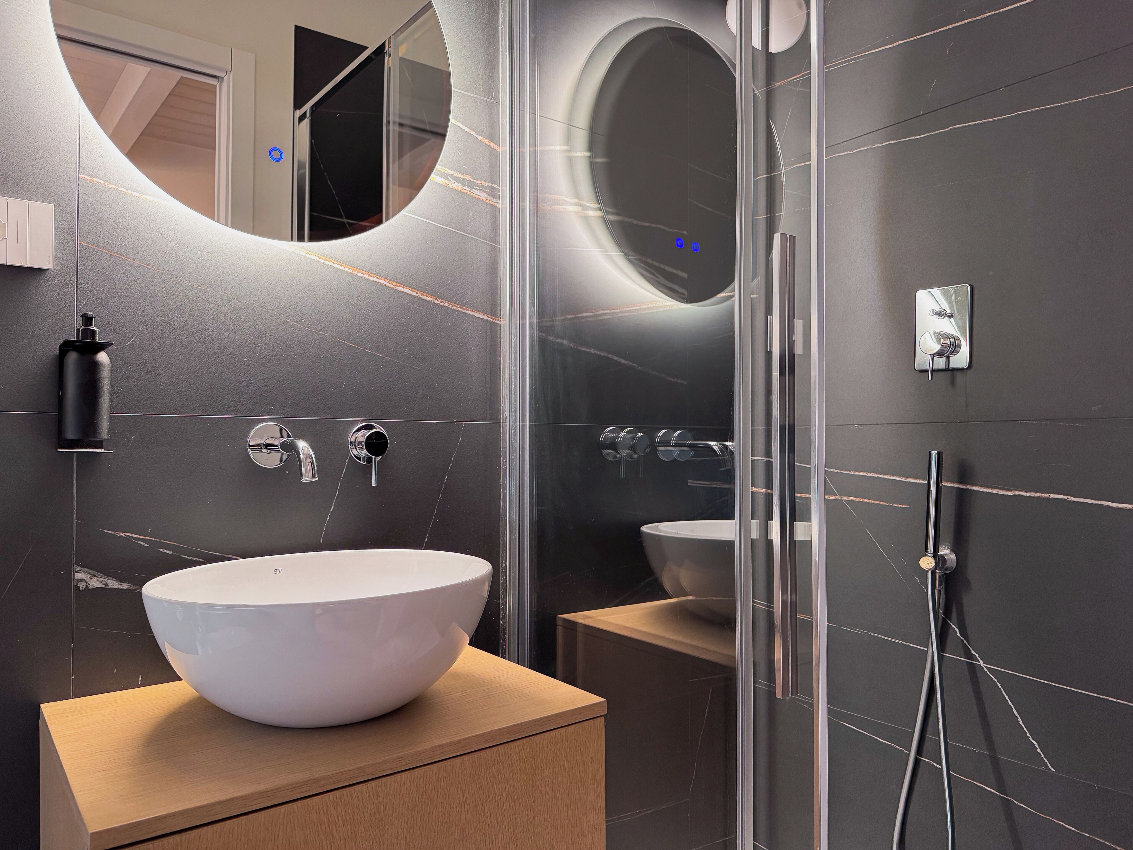 Deluxe Double Room, City View | Bathroom