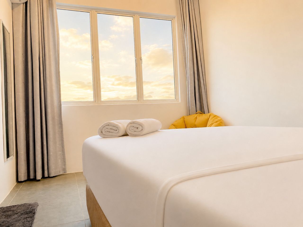 Iron/ironing board, WiFi, bed sheets