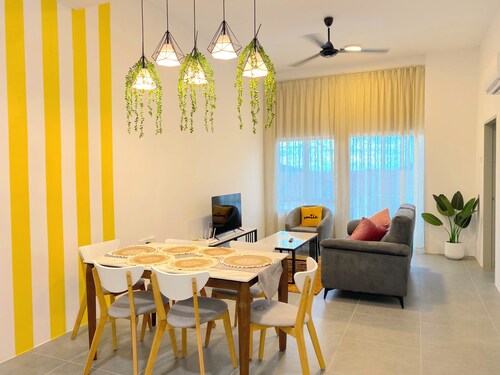 Spacious 3-bedroom family friendly apartment with AC in Langkawi
