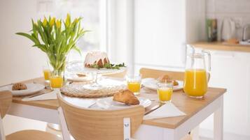 Deluxe House, 2 Bedrooms, Patio, Courtyard View | Dining