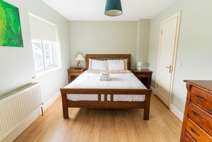 Iron/ironing board, travel crib, WiFi, bed sheets