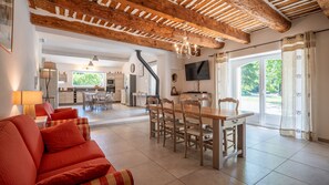 Interior - Mas Vidauque, Beautiful Provençal Mas for 8 with pool & gardens in the Luberon. (Cavaillon)