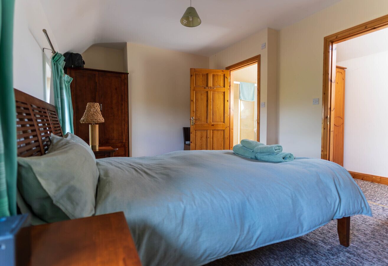 Iron/ironing board, travel cot, WiFi, bed sheets