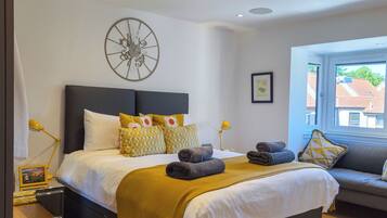 4 bedrooms, iron/ironing board, free WiFi, bed sheets