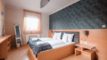 Superior House, Patio, Lake View | Soundproofing, iron/ironing board, free WiFi