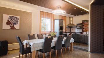 Nhà Superior, sân hiên, quang cảnh hồ | Khu ăn uống