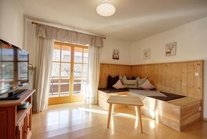 Interior - "Zeitlos" Vacation Rental for 6 Adults and 1 Child, 3 Bedrooms, 100 m² (Inzell)