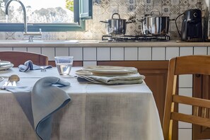 Dining - Apartment 'Acanto' with Shared Pool, Wi-Fi and Air Conditioning (Novoli)