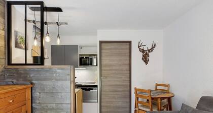 Garden-Level Apartment in the Heart of Villard, Private Terrace and Garden