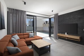 TV - Villa MI with Private Pool in Pula (Pula)