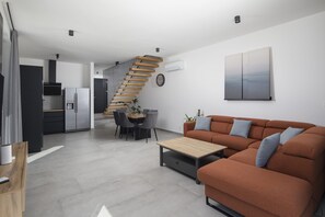 TV - Villa MI with Private Pool in Pula (Pula)