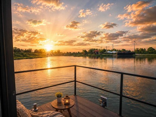 Unique houseboat with views over the water
