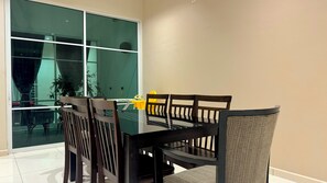 Dining - Delightful 4-bedrooms house with AC in Langkawi (Langkawi)