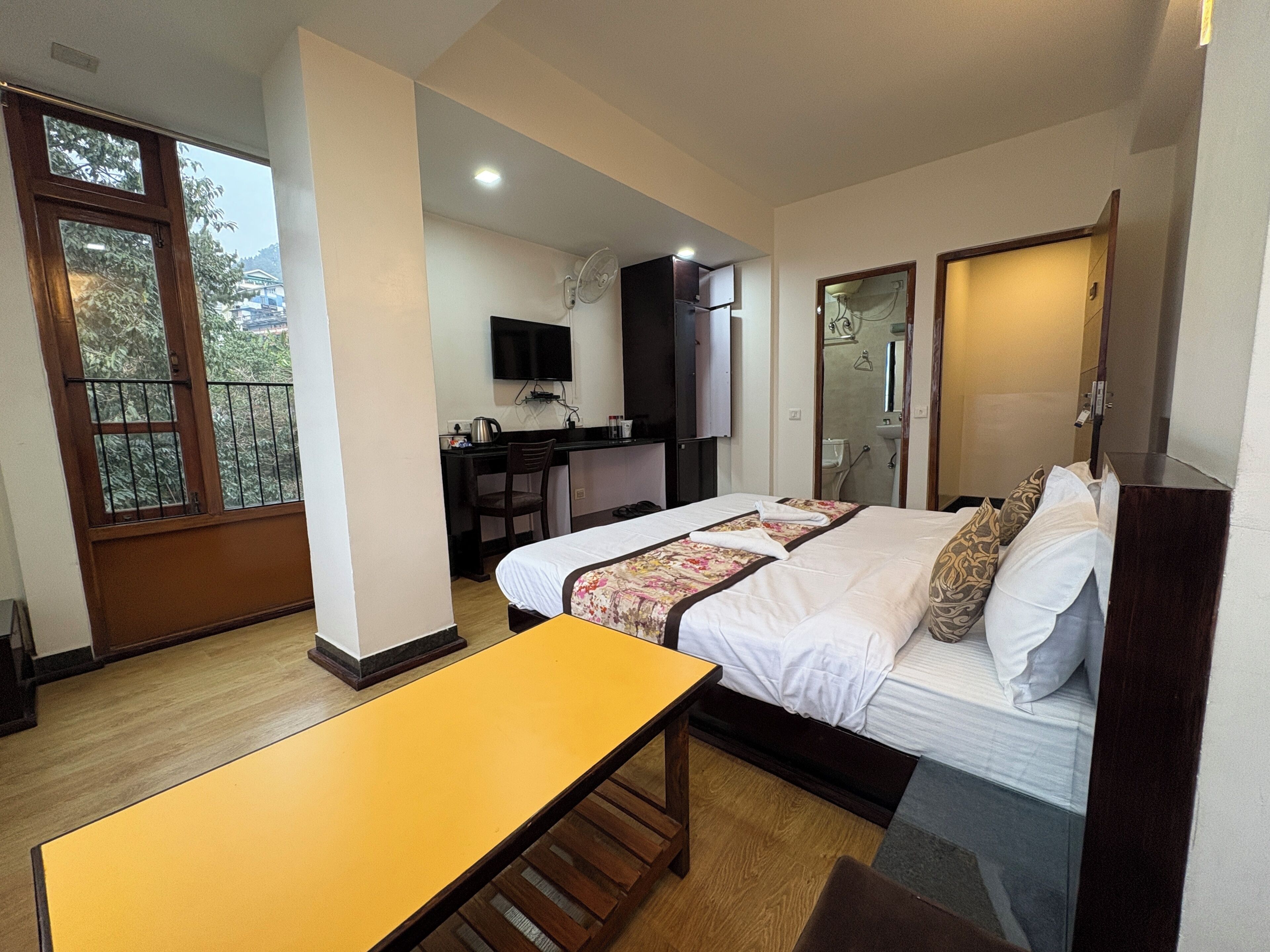 Club Double Room, Hill View | Desk, WiFi (free)