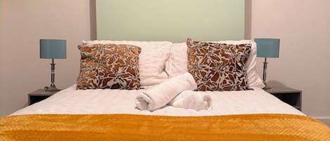 3 bedrooms, iron/ironing board, WiFi, bed sheets