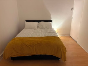 Bügeleisen/Bügelbrett, WLAN, Bettwäsche