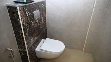 Shower, towels, soap, shampoo