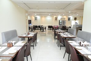 Dining - HOTEL SIYAGRAND (Tiruchanur)