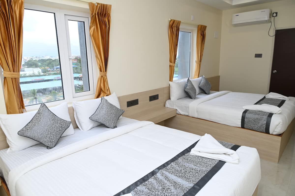 Luxury Suite, Balcony | Desk, laptop workspace, WiFi (free)