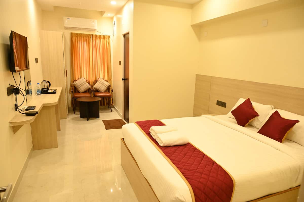Superior Double Room, City View | Desk, laptop workspace, WiFi (free)