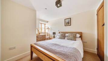 2 bedrooms, WiFi (free), individually decorated, individually furnished