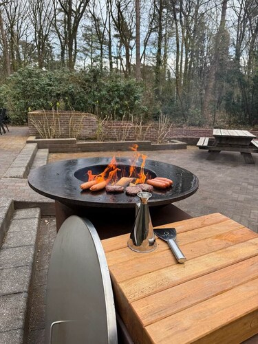 Bosvilla op privéterrein Zwembad sauna & speeltuin