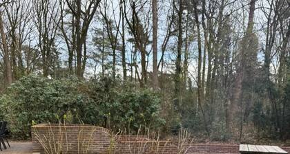 Bosvilla op privéterrein Zwembad sauna & speeltuin