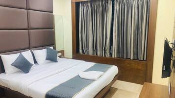 Deluxe Apartment, Balcony | Desk, free WiFi