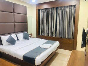 Deluxe Apartment, Balcony | Desk, free WiFi - Balaji Home Stay (Pune)