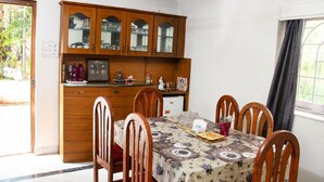 Superior Villa | Makan dalam bilik