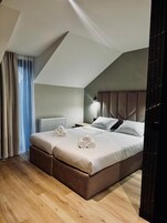 Coffres-forts dans les chambres, bureau, lit parapluie, Wi-Fi gratuit