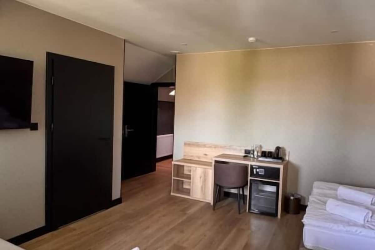 Quadruple Room | In-room safe, desk, travel crib, WiFi (free)