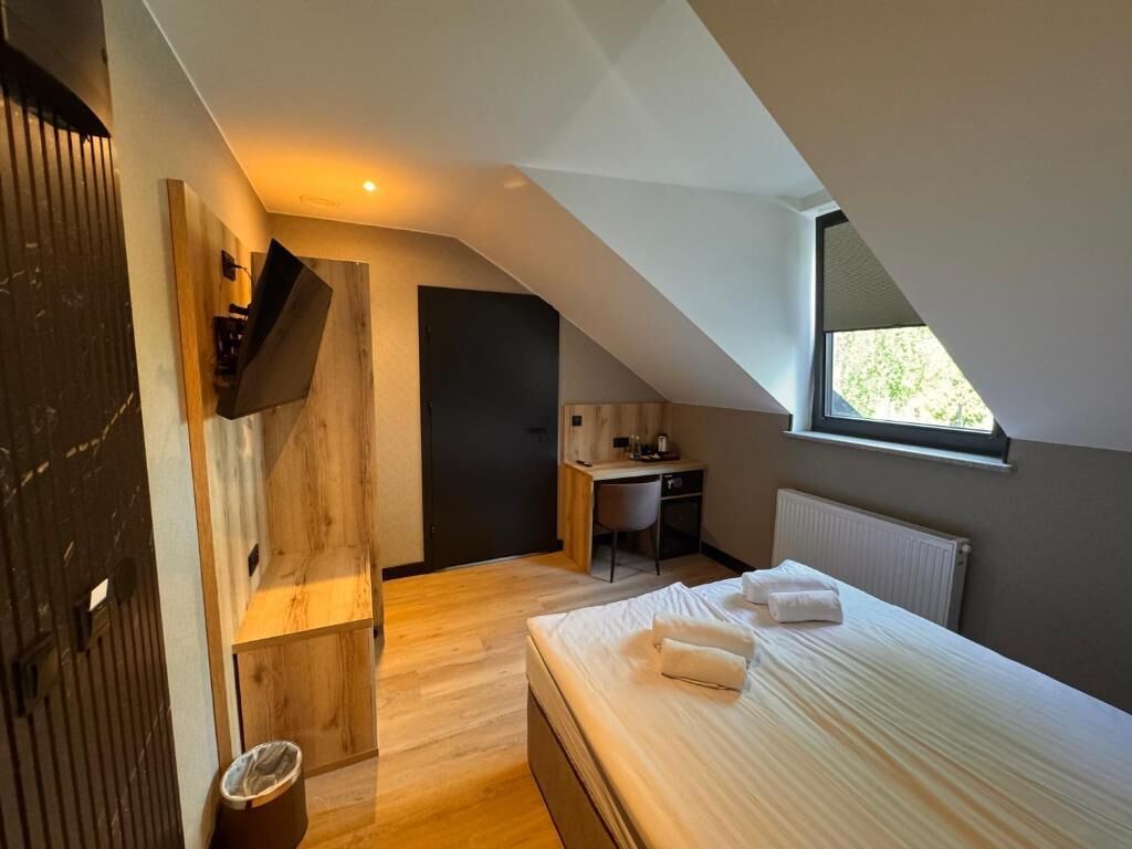 Quarto casal luxo | Cofres nos quartos, escrivaninha, Wi-Fi de cortesia