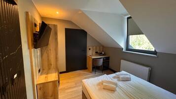 Deluxe-Doppelzimmer | Zimmersafe, Schreibtisch, kostenloses WLAN