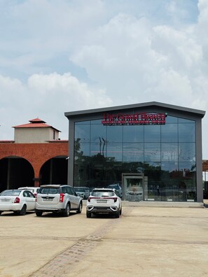 Exterior - The Grand Heaven Hotel And Resort (Dhamdod)