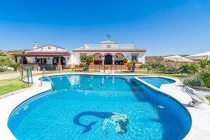Pool - Cubo's Casa Rural La Guarida del Zorro / Private pool / BBQ / Free Wi-Fi (Guaro)