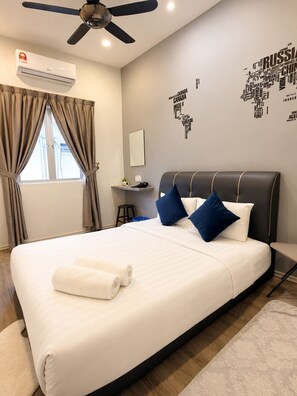 Room - 4-Bedroom Stay Above Shoplot, Walking Distance to Kuah’s Largest Night Market (Kuah)