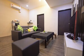 Living area - 4-Bedroom Stay Above Shoplot, Walking Distance to Kuah’s Largest Night Market (Kuah)