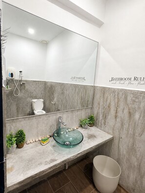 Bathroom - 4-Bedroom Stay Above Shoplot, Walking Distance to Kuah’s Largest Night Market (Kuah)