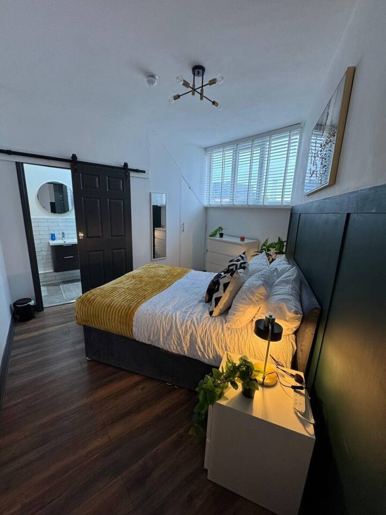 1 soverom, skrivebord, strykejern/-brett og wi-fi