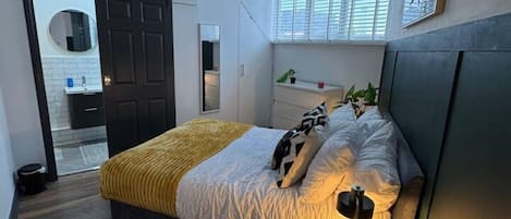 1 bedroom, desk, iron/ironing board, WiFi