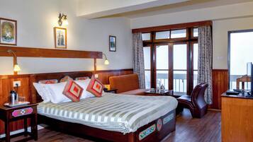 Superior Double Room, City View | Desk, WiFi (free)