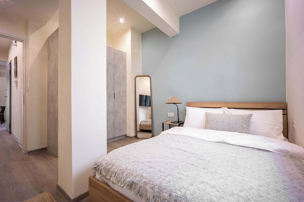 Stylish 2br Exarchia L King Bed & Desk - Athènes