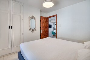Bügeleisen/Bügelbrett, kostenloses WLAN, Bettwäsche