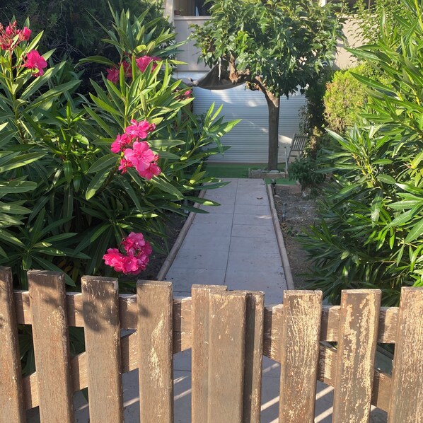 Property grounds - Vrbo Property (Le Grau-du-Roi)
