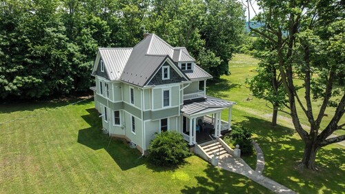 Restored 1900s Queen Anne Farmhouse Retreat Near Knoebels on 95 Acres.