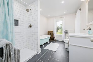 Dusche, Haartrockner, Bidet, Handtücher