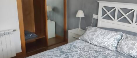 WiFi, bed sheets