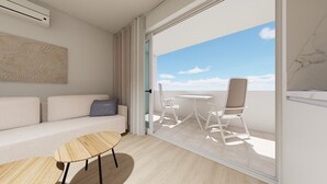 Ein modernes Zimmer mit einer Couch, einem kleinen Holztisch und einem Balkon mit Blick.
