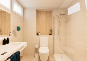 Dusche, Haartrockner, Handtücher, Toilettenpapier